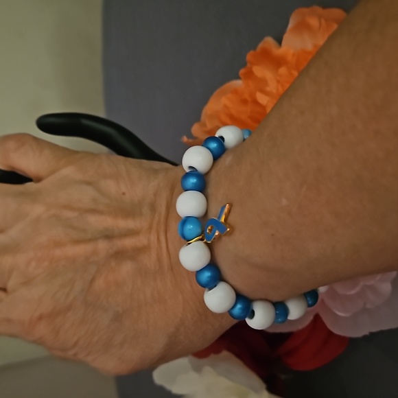 NWOT Blue Ribbon Memory Wired Bracelet - Picture 3 of 4